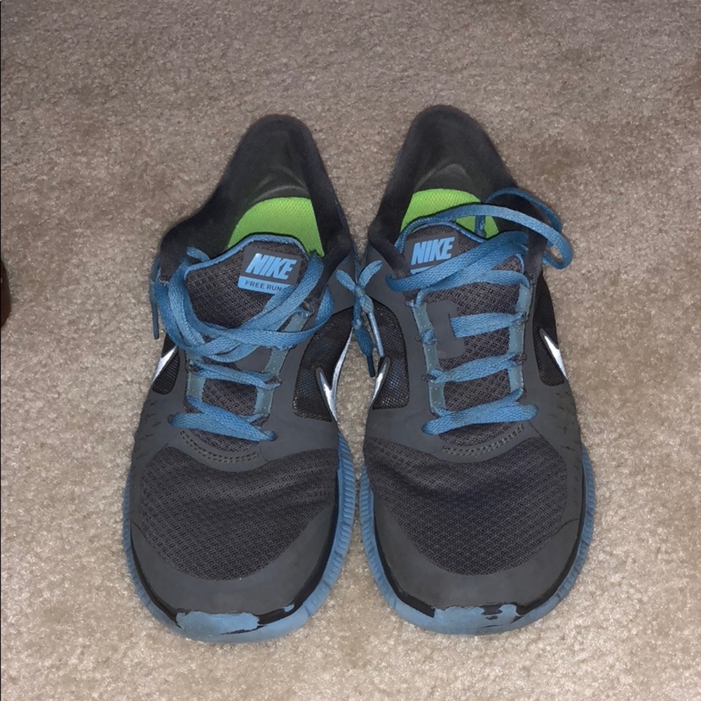 Size 8 women’s Nike free run 3